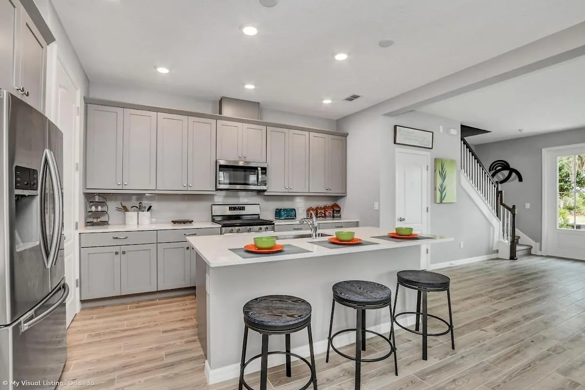 Holiday home Sunny Amp Bright Modern Retreat Villa Davenport United States