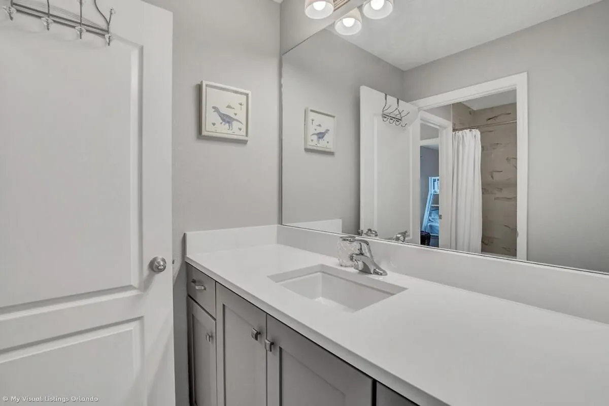 Sunny Amp Bright Modern Retreat Villa Davenport